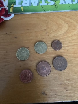 Euro centy z różnymi oznaczeniami