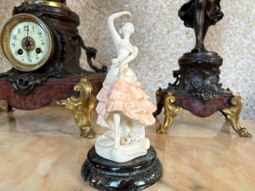 Figurka Baletnica Na Marmurze 