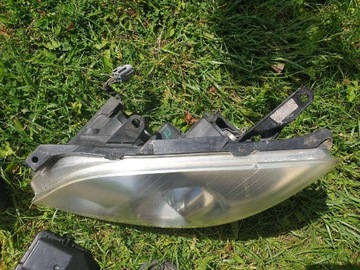 Lampy PL  Toyota Avensis 2006r.