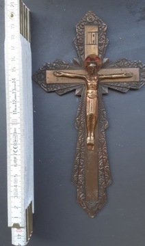 Metalowy krucyfix z mosiadzu