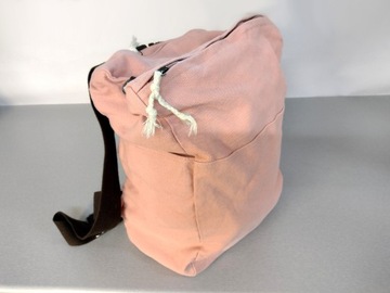 Praktyczny plecak z tkaniny wygodny i pakowny