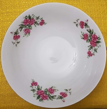 Półmisek biały w róże z chińskiej porcelany 