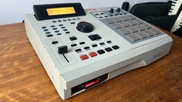 AKAI MPC 2000XL - Odnowiona - Serwisowana - 8 OUT