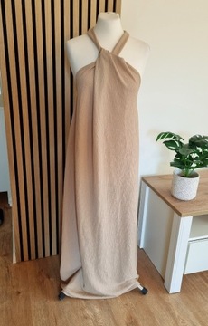 Długa beżowa sukienka maxi z odkrytymi plecami