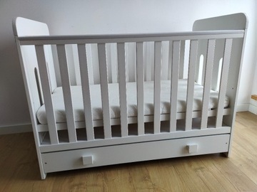 Łóżeczko niemowlęce 120x60 z materacem i szufladą