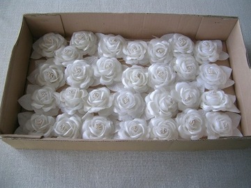 Róże z satyny i szyfonu 29 sztuk_ główka 7 cm
