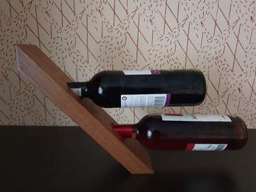 Stojak na wino - drewniany, na dwie butelki