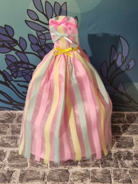 Pastelowa tęczowa sukienka dla lalki Barbie 