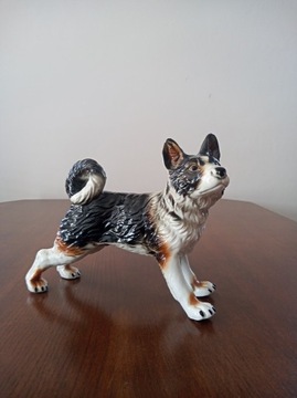 Porcelanowa figurka psa firmy Neurtdorf