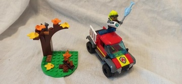 LEGO City 60393 Wóz strażacki 4x4 –misja ratunkowa