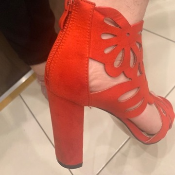 Piękne ażurowe czerwone sandały marki Seastar