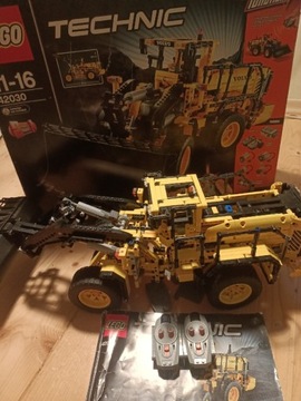 Lego technic koparka Volvo 42030