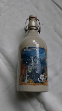 Gliniana butelka z wizerunkiem zamku