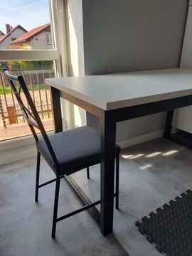 Stół nowy z krzesłami