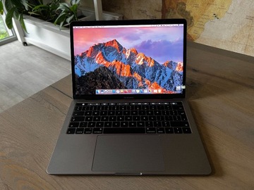 MacBook Pro (13-calowy, 2016 r., cztery porty Thunderbolt 3)