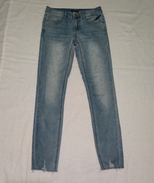 P106 / Spodnie jeansowe Diverse r. 34