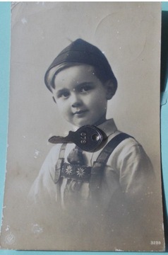80) Chłopiec, strój regionalny 1914 r. 