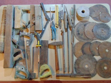 Duży zestaw starych narzędzi stolarskich