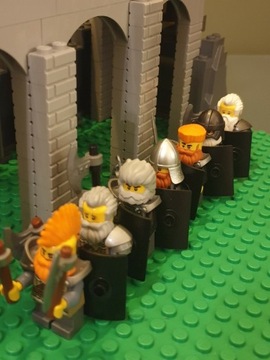 Krasnoludy dwarfs LEGO CASTLE 7