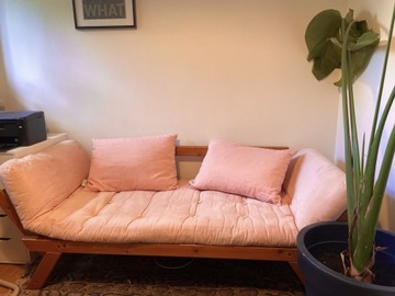 sofa Karup Design Bebop różowa leżanka rozkładana drewniana vintage kanapa