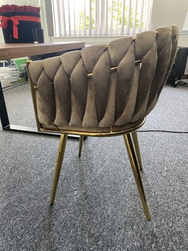 Krzesło Glamour z przeplatanym oparciem 