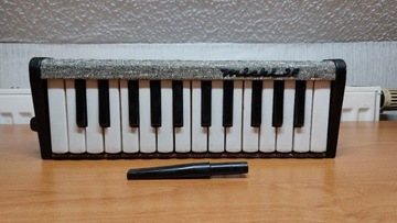 Retro instrument muzyczny Triola Micki 26