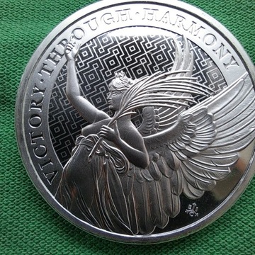 Cnoty królowej srebrna moneta Queen's Virtues, 