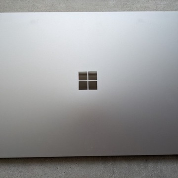 Microsoft Surface Laptop 1769 Intel i7 8 GB / 256
