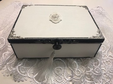 Biała szkatułka glamour na biżuterię przydasie etc