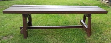 Rodzinny drewniany stół na taras lub ogród