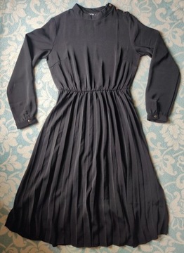 Czarna sukienka midi plisowana M/38
