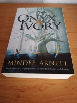 Mindee Arnett. Onyx & IVORY