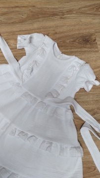 Biała sukienka dla dziewczynki z muślinu