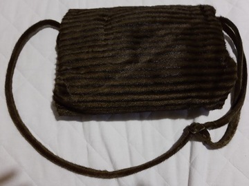 Mufka - torebka z odpinanym paskiem