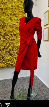Piękna czerwona sukienka znanej projektantki 