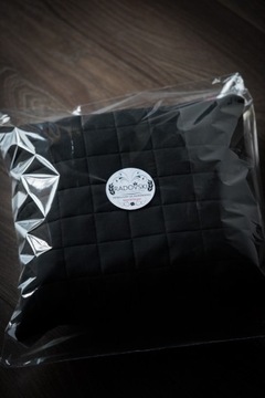 Nowoczesna poduszka pikowana B100-Black