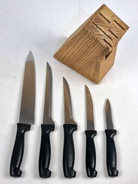 Zestaw noży z drewnianą podstawą
