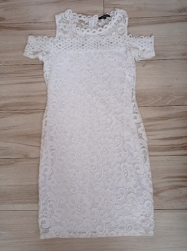 Biała koronkowa sukienka, z elastyczną podszewką 
