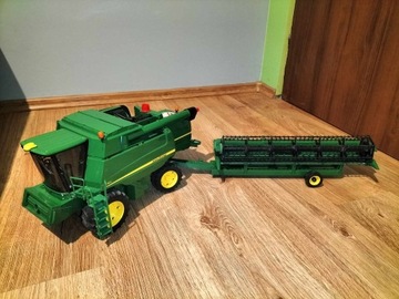 Kombajn BRUDER JOHN DEERE T-670i