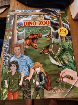 Create your Dino Zoo. Książka z naklejkami