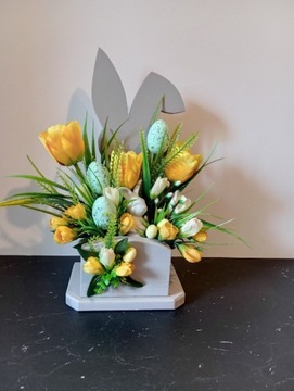 Zając Wielkanoc dekoracja na stół komodę kwiaty 