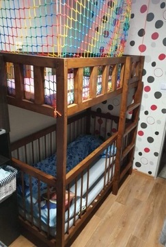 Łóżko piętrowe dla niemowląt rok po roku