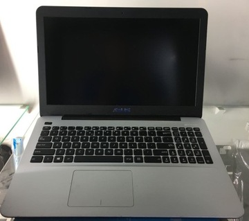 Laptop Asus r556q 15" AMD A12/8GB/SSD 500 GB