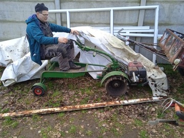 Traktorek z przyczepką  i glebogryzarką