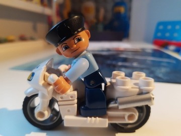 LEGO Duplo policjant na motorze