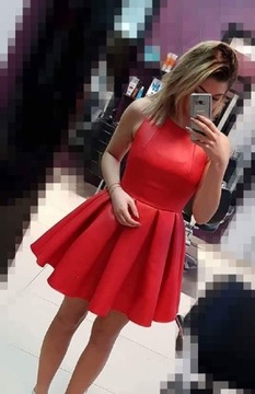 Czerwona sukienka z kieszeniami 