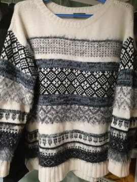 Damski zimowy sweterek