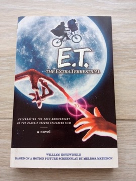 E.T. The Extra-Terrestrial. Nobel. Book