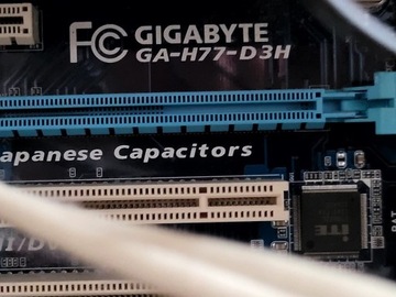 Gigabyte GA-H77-D3H, procesor i5-3350P i DDR3 8GB
