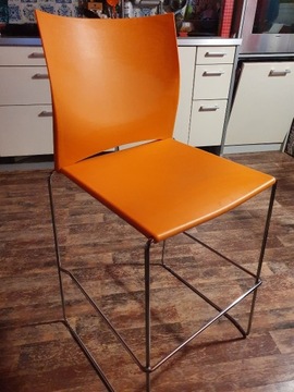 Krzesło hoker Profim model Ariz pomarańczowe